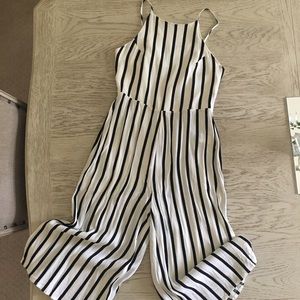 Forever21 black and white Capri jumpsuit
